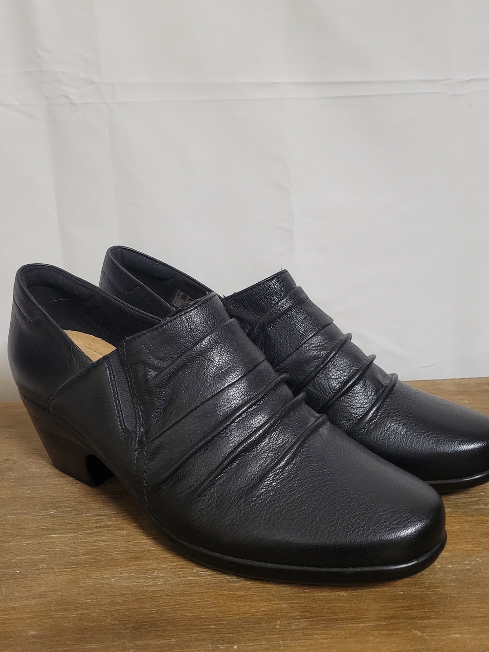 Clarks Women's Emily 2 Cove Black Leather Slip On Shootie Comfort Pump Shoes 9